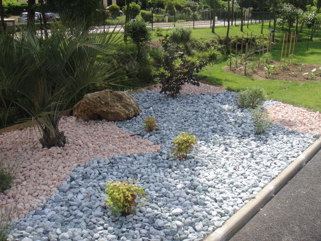 Pierres de décoration pour jardin : graves concassées, graviers, galets