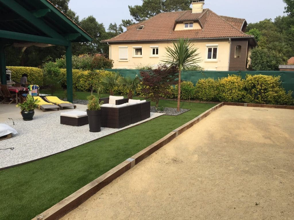 Allée de jardin ocre